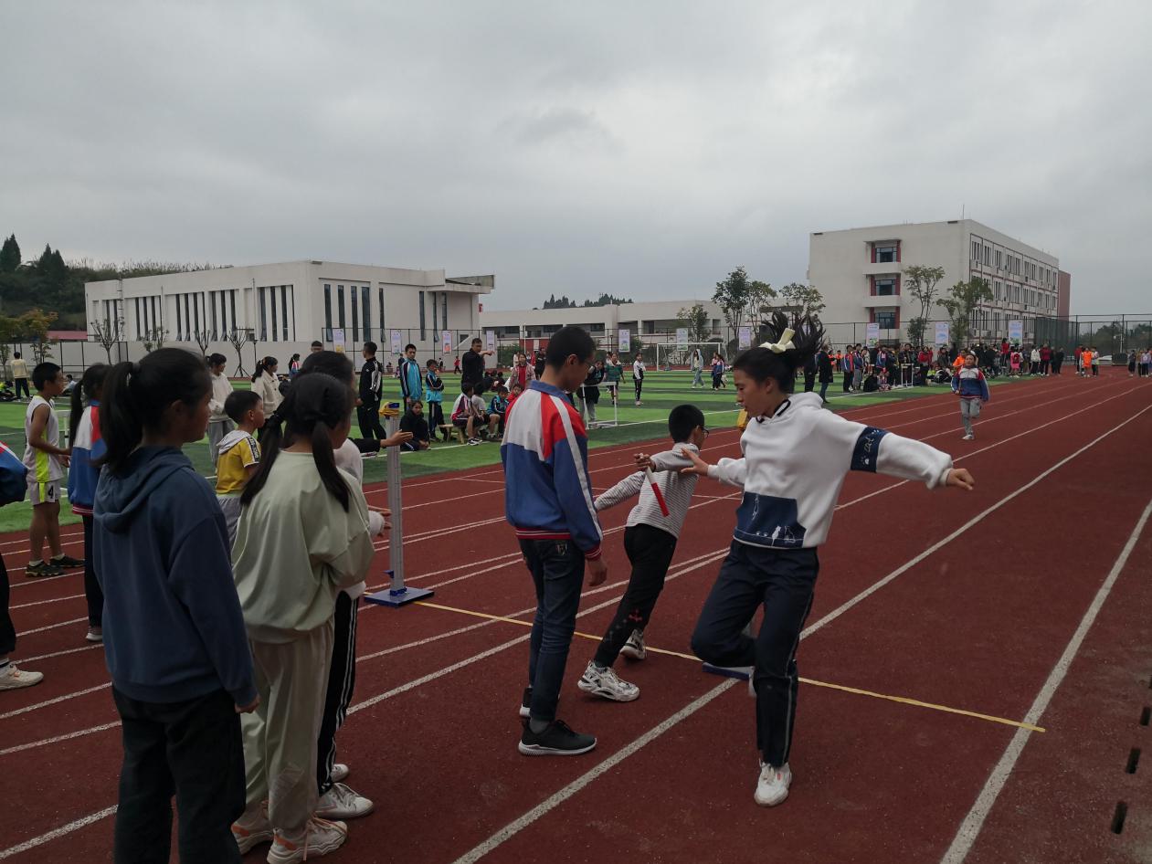 简阳市平泉学区中小学生篮球比赛,2019年简阳市青龙小学田径运动会