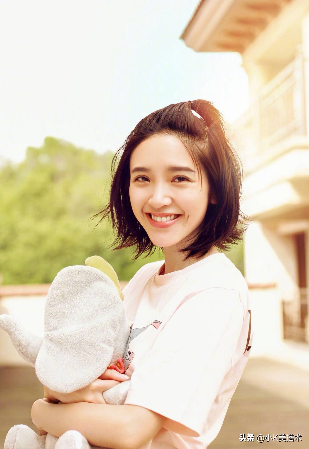 唐艺昕穿绿半身裙机场短袖,杨幂唐艺昕穿衣