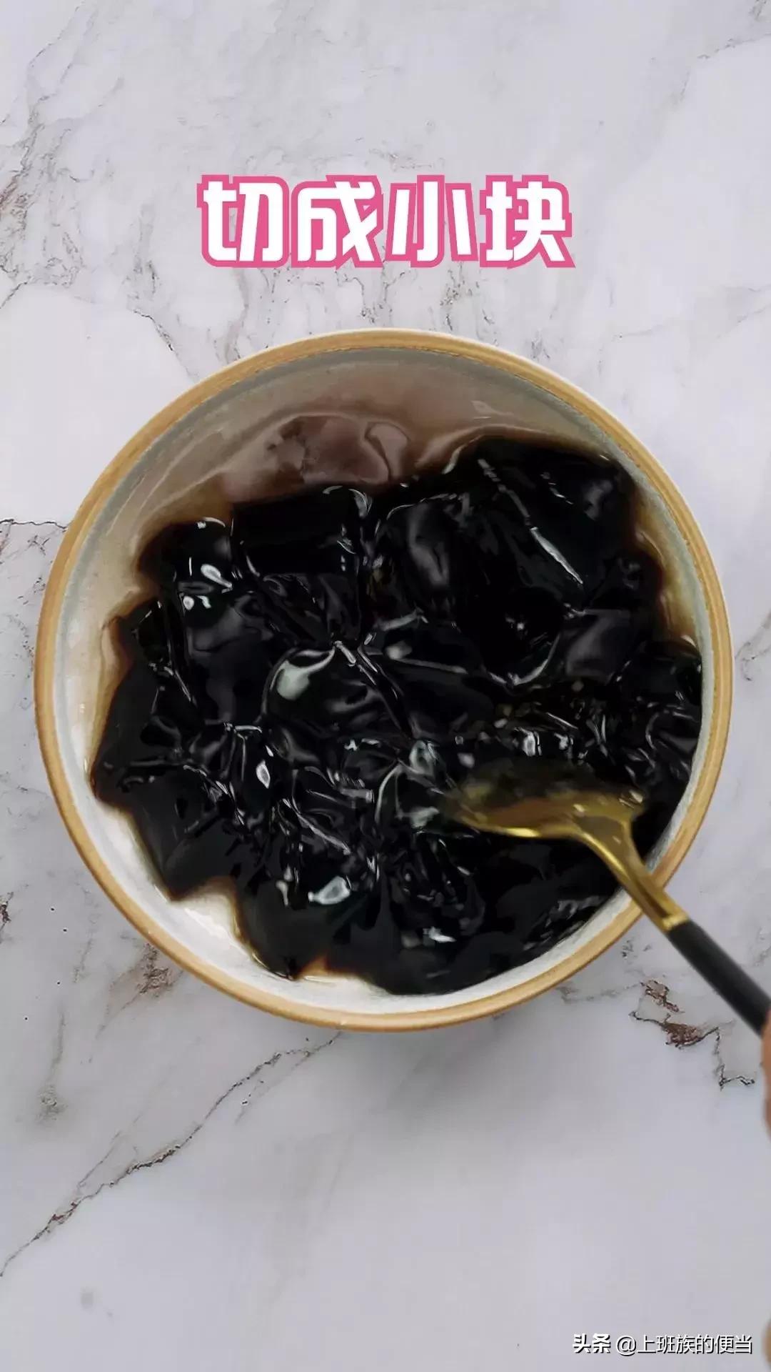 在家两元一碗的小吃,这小吃4元2分钟就能吃上很解馋