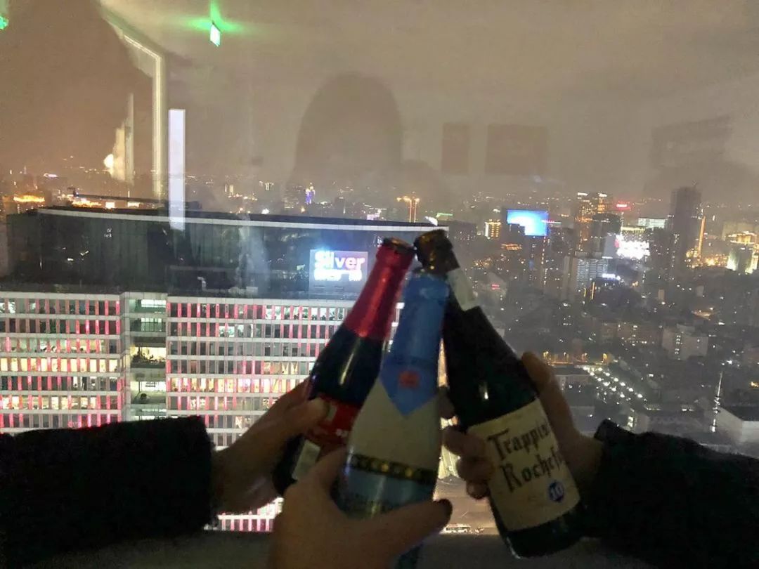 成都一个人适合去的酒吧喝酒攻略,成都酒吧喝酒