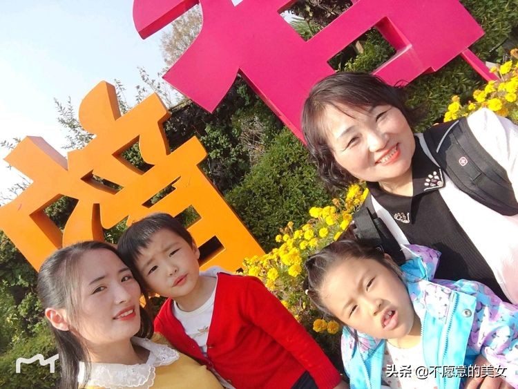 可爱的少妇自拍越来越丰满越来越成熟了