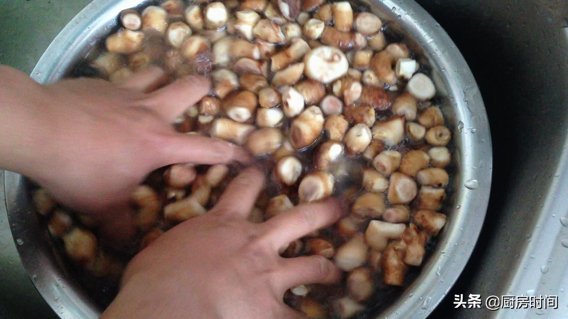 怎样做香菇酱最好吃,简单家常香菇酱