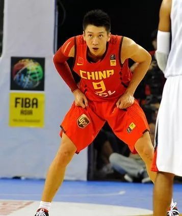 王治郅易建联首发,王治郅易建联带队