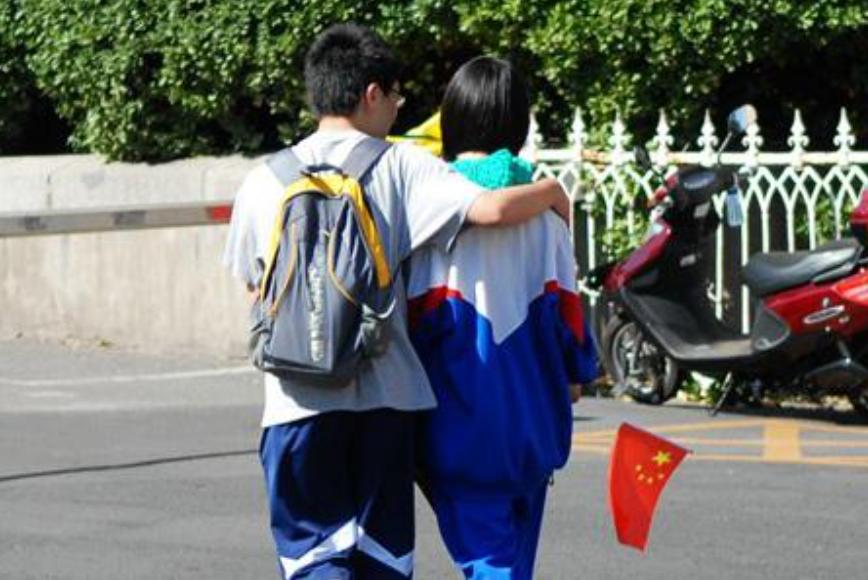 家长发现孩子早恋怎么处理,早恋应该注意什么