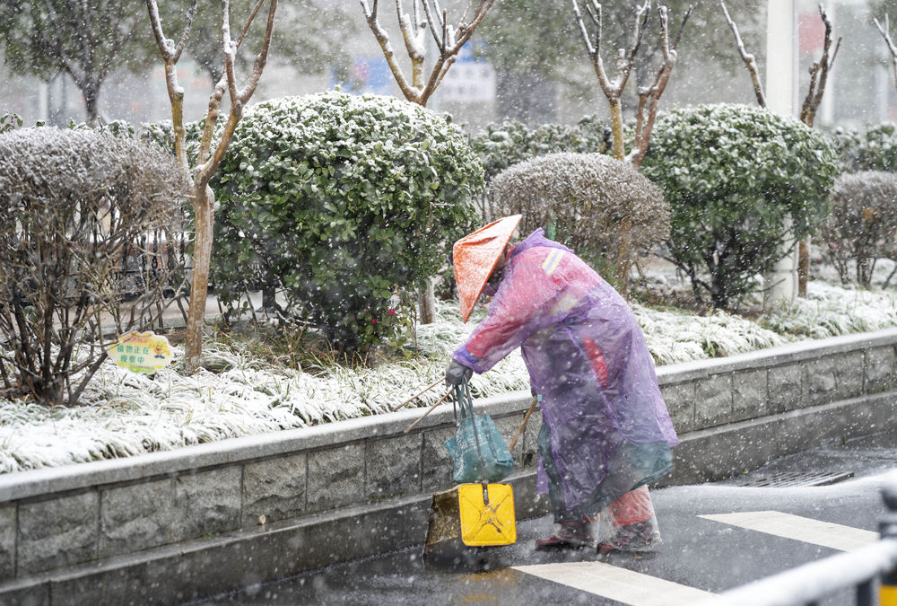 风雨无阻战胜疫情,风雨无阻的坚守在抗疫的路上