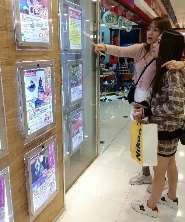 独揽大奖52万！20岁TVB落选港姐携母逛街血拼：最重要是妈妈开心