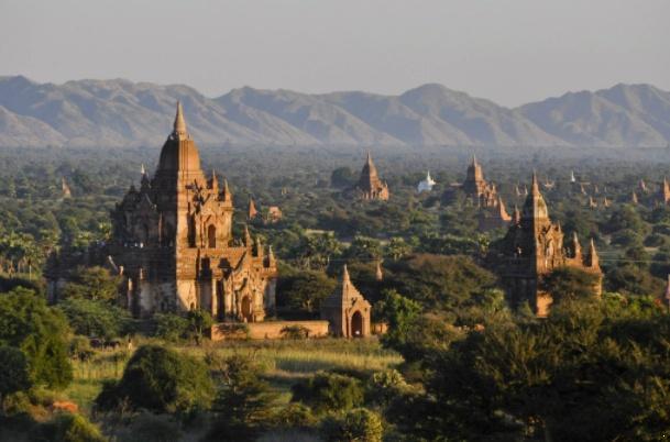 缅甸进入中国边境的姑娘,中缅边境缅甸人做生意