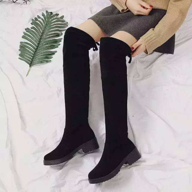 不是我炫耀，下图的过膝长靴！给我十双雪地靴都不换，高贵又迷人