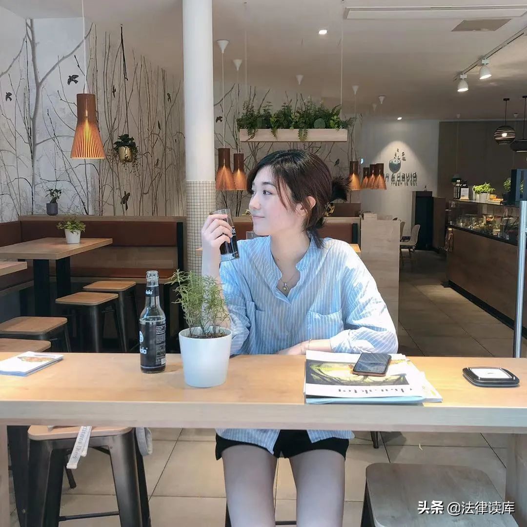 一个反击猥琐男同学的女孩，与她清新的勇气