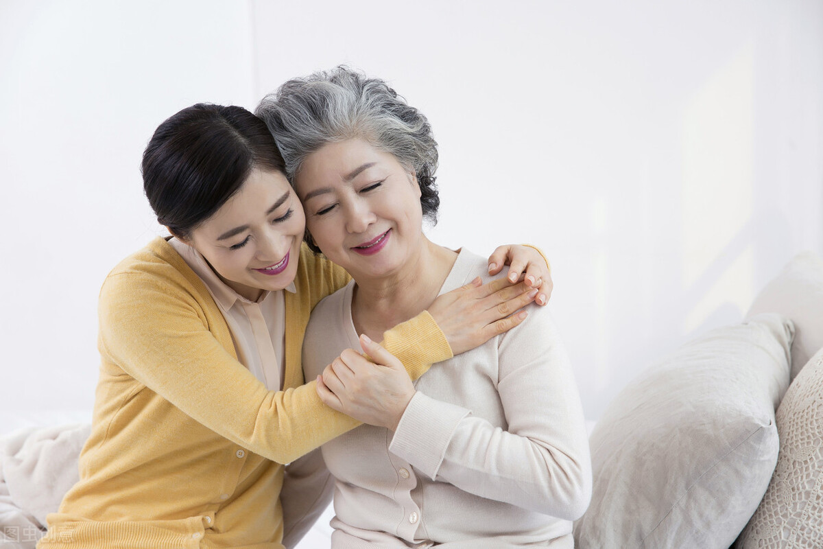 小小年纪的女儿忽然说，她是同性恋，我该怎么办？