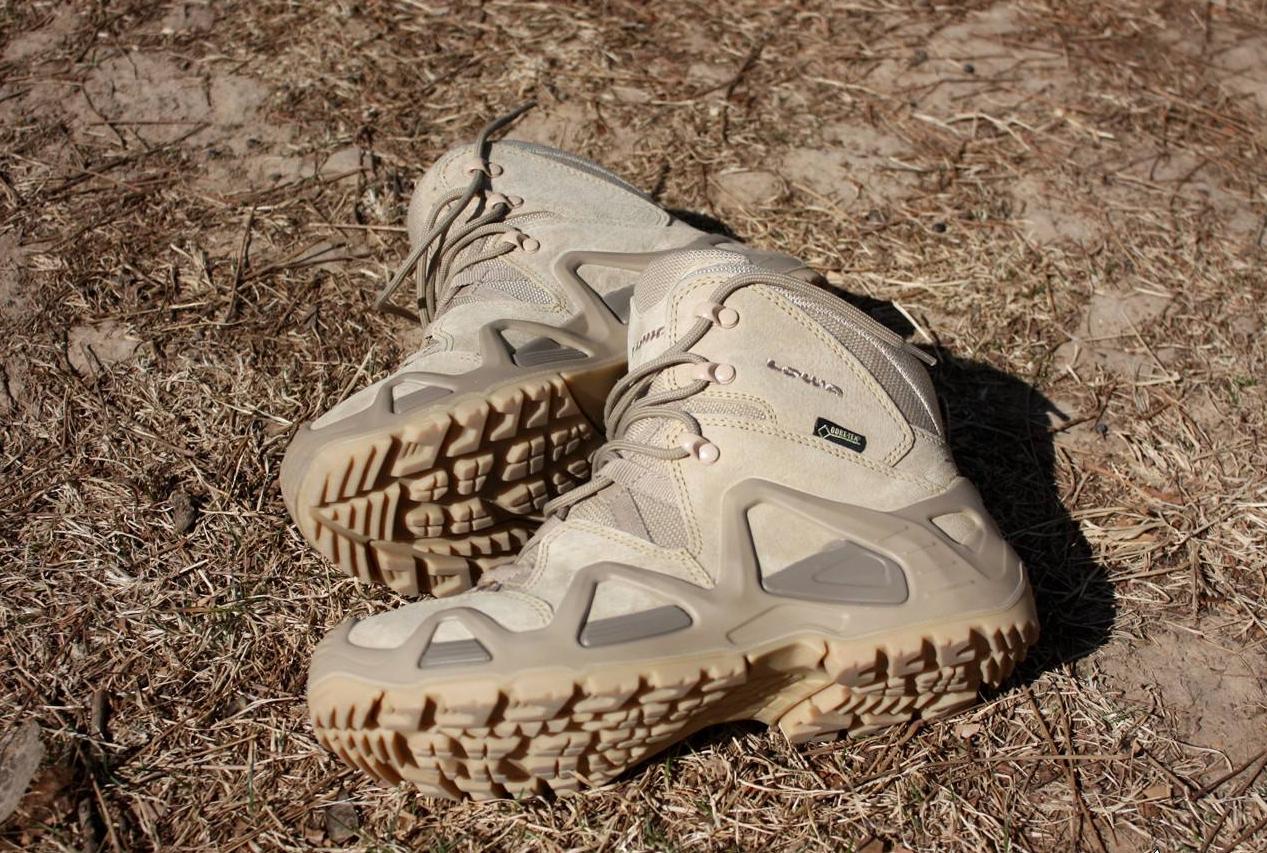 户外雨雪天气穿什么鞋子,雨雪天气穿什么衣服