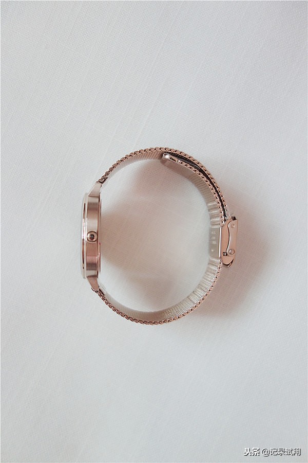 dw跟阿玛尼手表哪个更值得买,dw跟阿玛尼手表哪个更好点