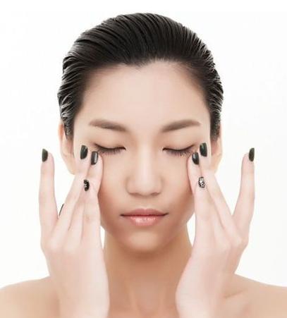 女人有眼袋如何锻炼眼部,女人有眼袋要做什么运动改善