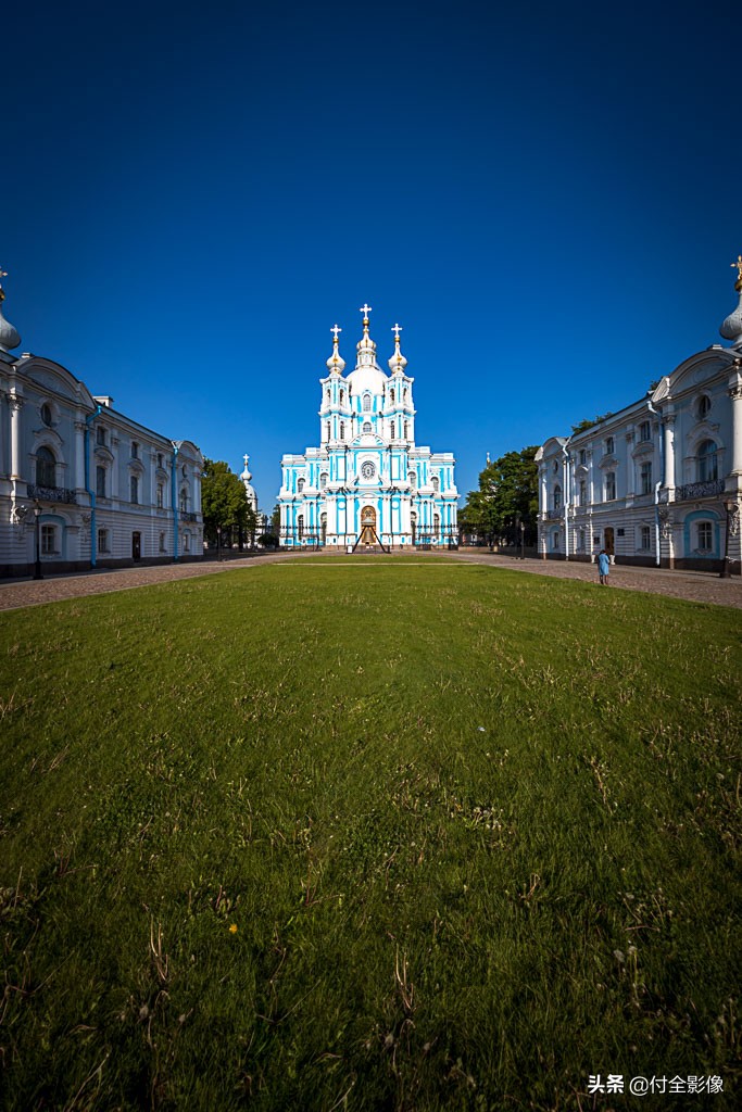 斯莫尔尼修道院主教,斯莫尔尼宫的宫殿