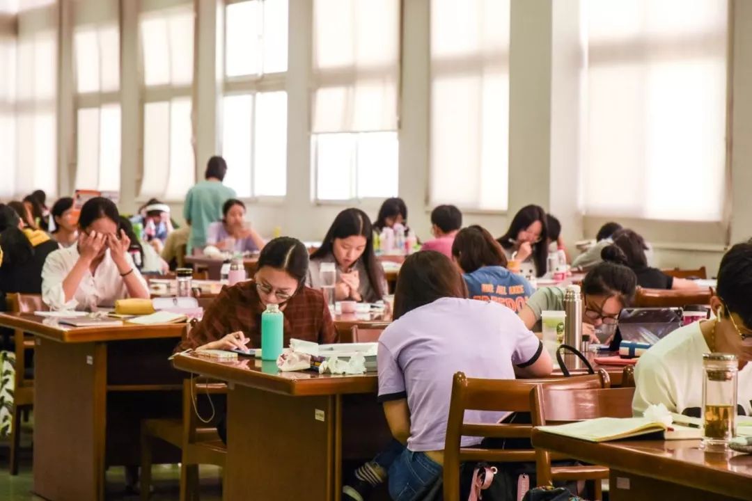 曝光！南京这所高校藏了个网红图书馆，还有高温杀菌器给书除菌！