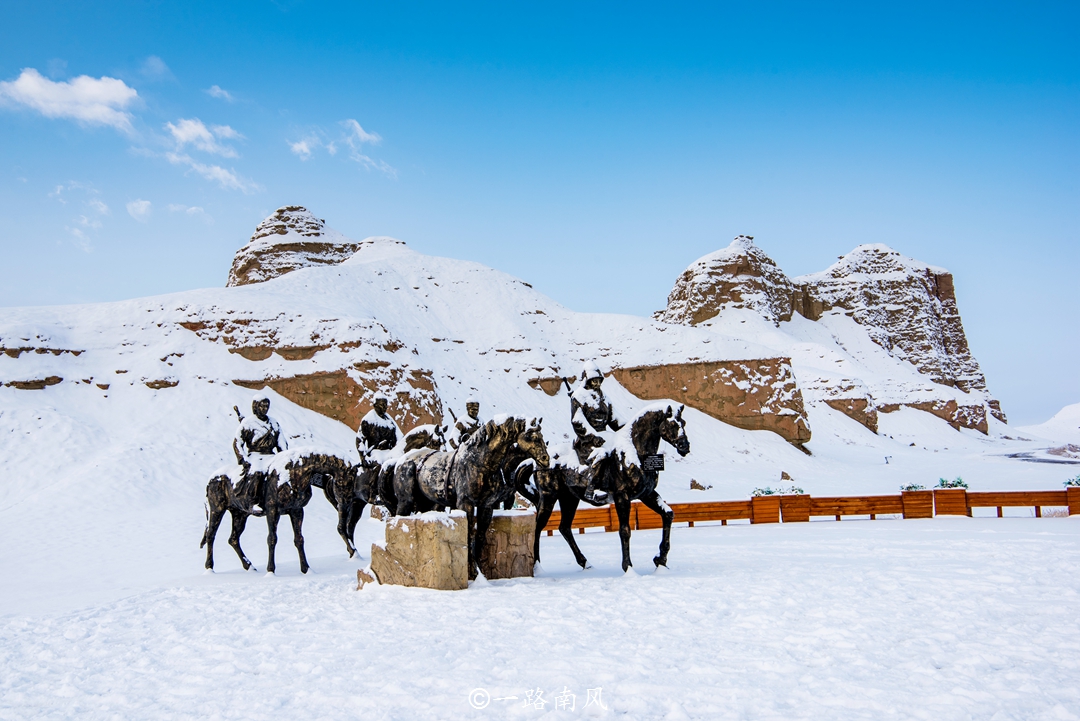 *疆新**克拉玛依有座魔鬼城,风过石缝像狼嚎,拍过电影获得奥斯卡