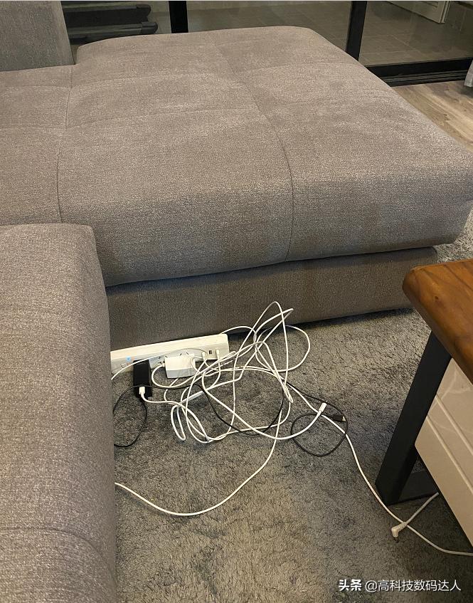 小米充电宝三向充电,小米充电宝用双向usb接口充电