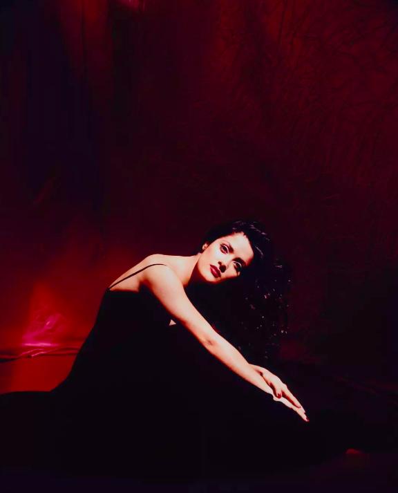 墨西哥性感女神，43岁嫁GUCCI总裁，她有的不仅是美貌