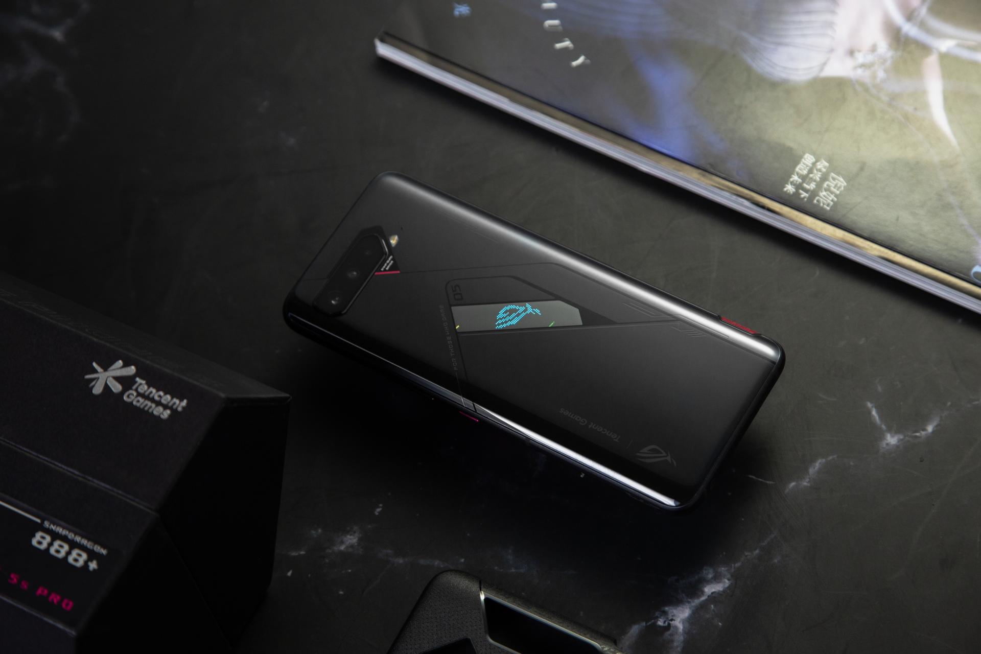 144Hz+骁龙888Plus很耗电？看ROG游戏手机5s坚持一整天不充电