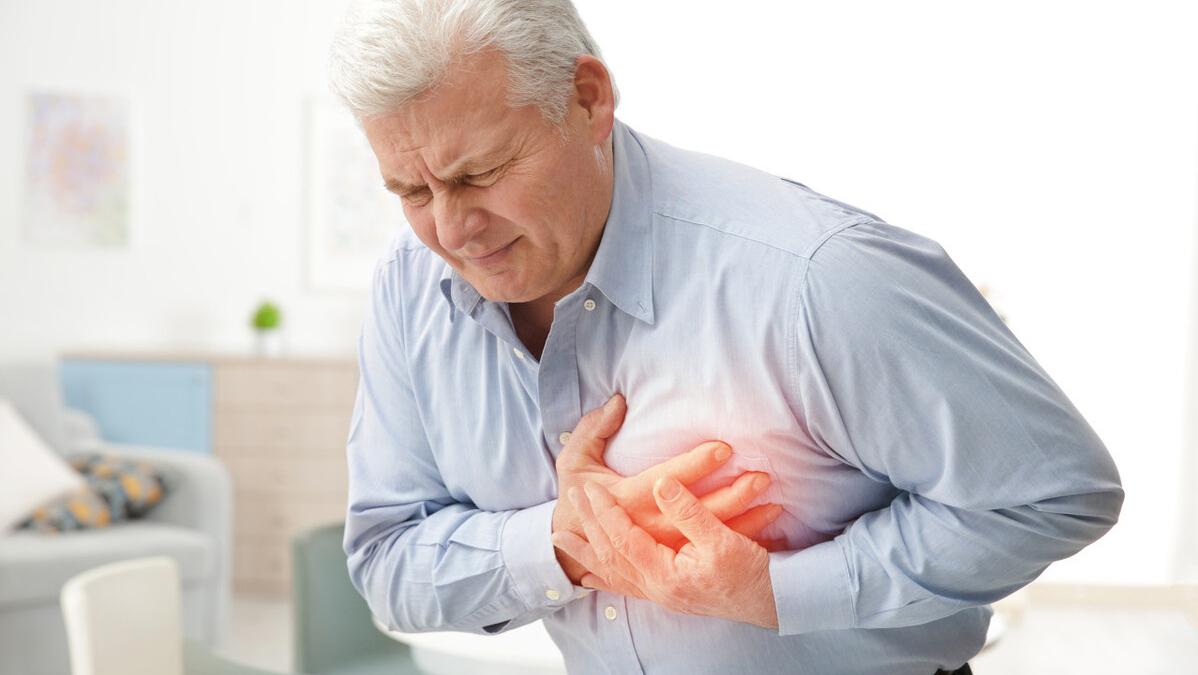 70岁老人可以做痔疮手术吗,家里老人治痔疮的方法