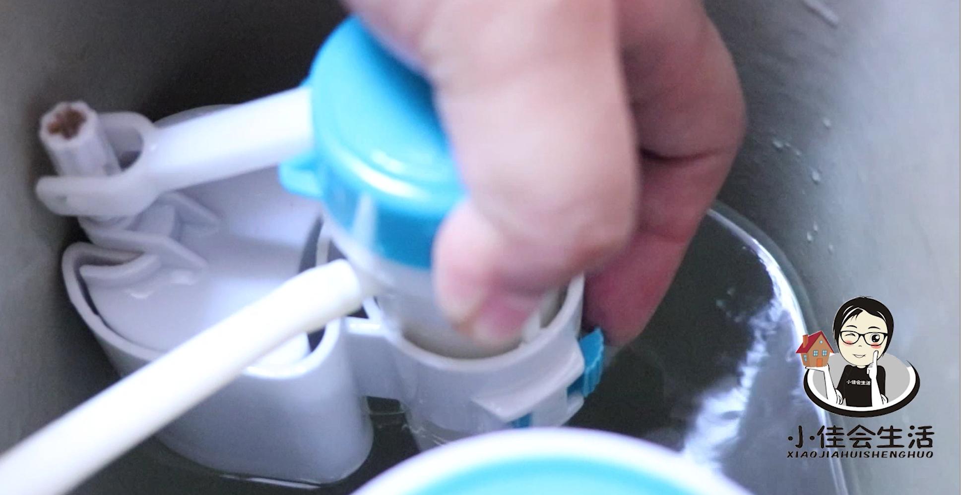 马桶冲水无力倒一盆水才能冲下去,马桶冲水无力倒水就能冲下去