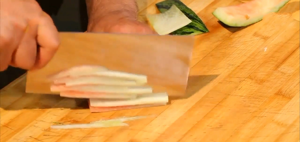 如何自制凉皮凉了也劲道,自制凉皮怎么做又滑又劲道