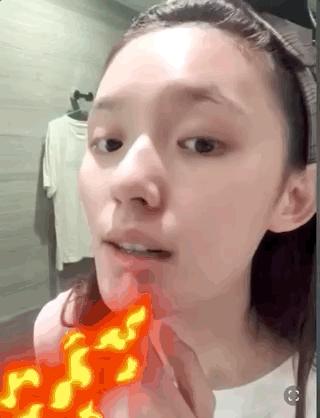 她大概是女明星中最成功的“美妆博主”