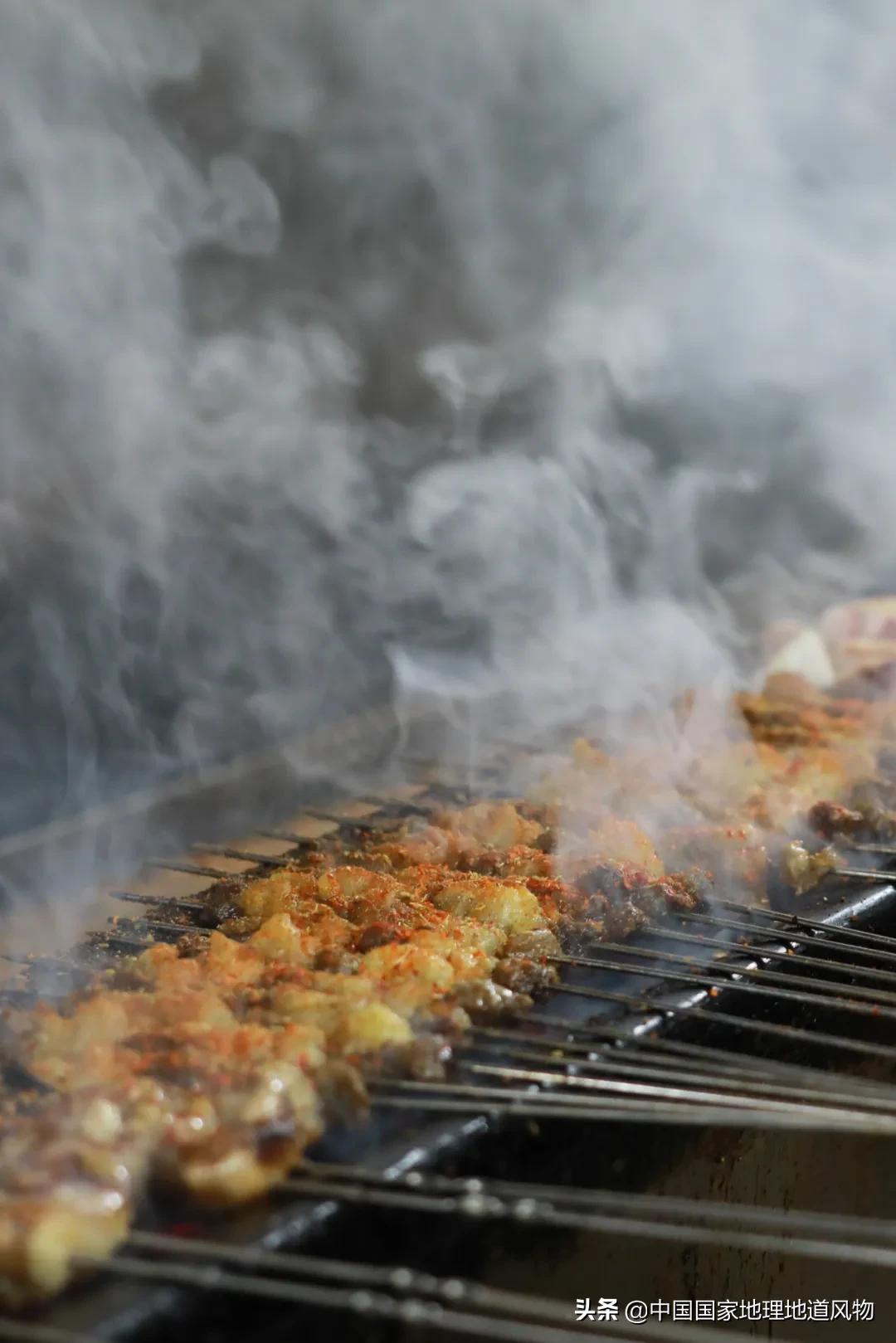 鹤岗东北烧烤,在鹤岗4个人吃一顿正宗东北烧烤