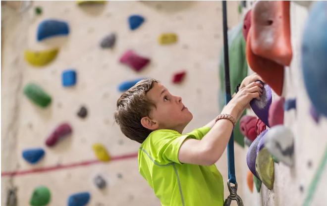 孩子犹豫不决时父母该如何引导,消除孩子的胆怯心理要做什么