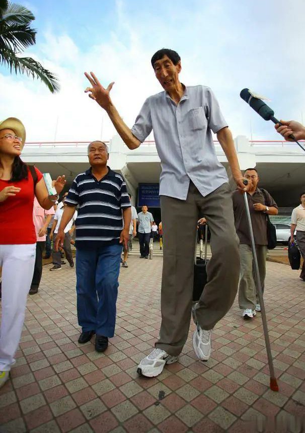 巨人鲍喜顺老婆身高,巨人鲍喜顺的妻子儿子现在有多高