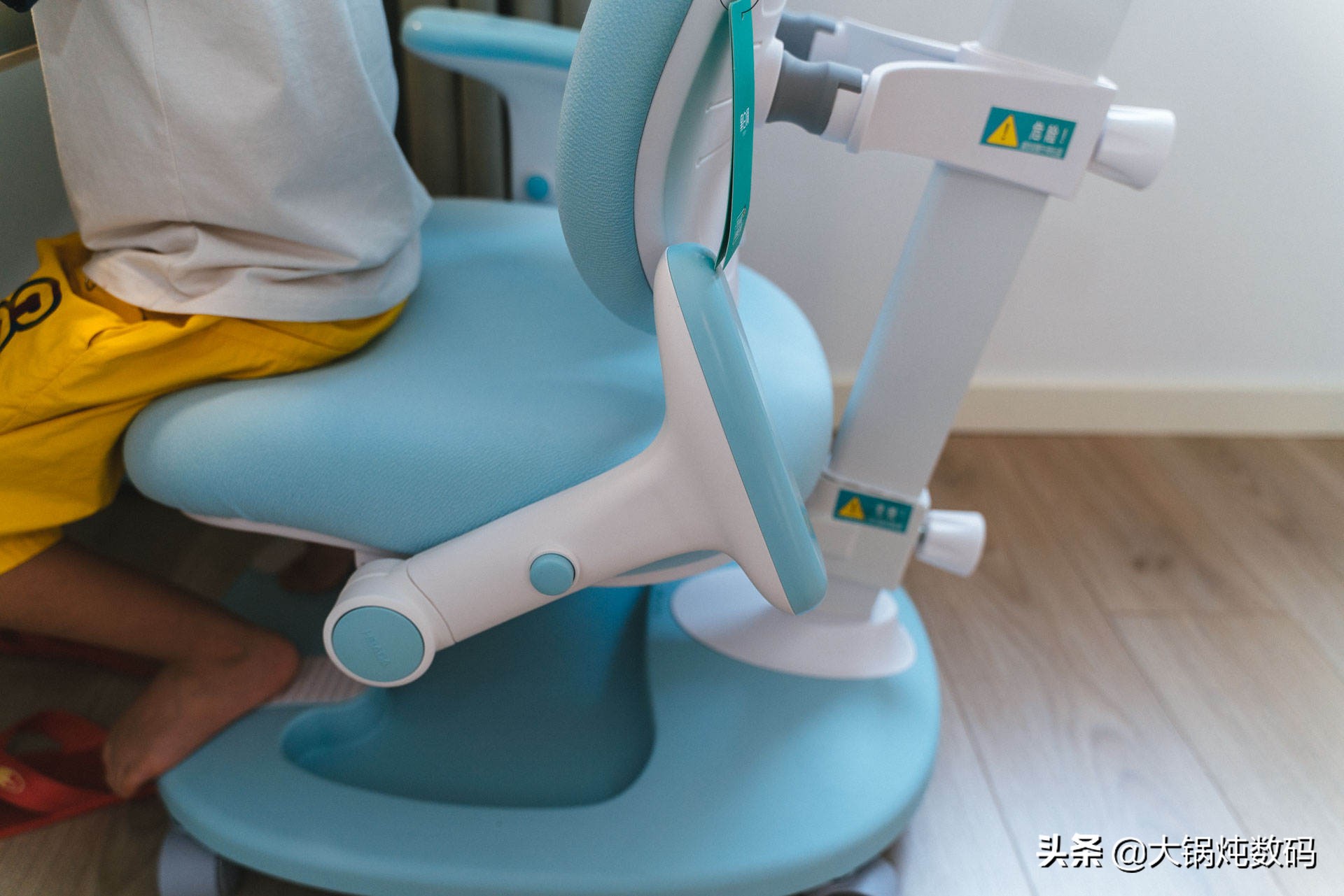 黑白调儿童学习桌星空款,儿童学习桌到底是不是智商税