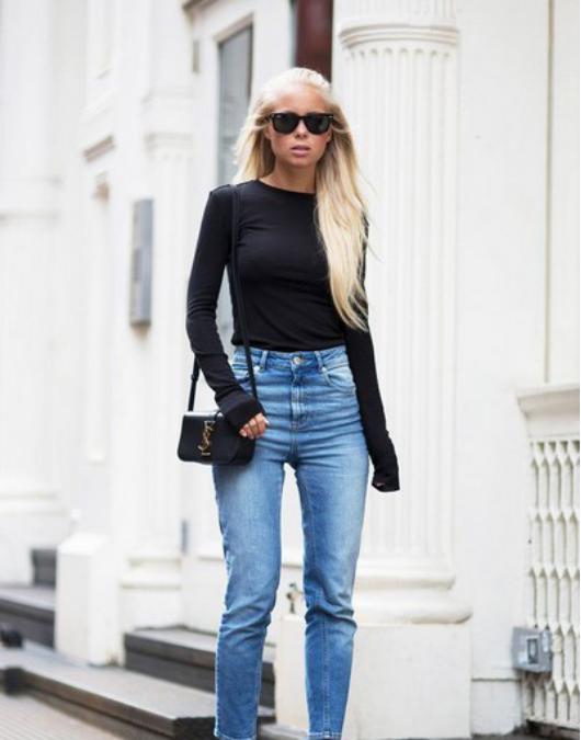 刘雯机场穿搭最近皮衣,刘雯穿全黑色服装休闲又帅气