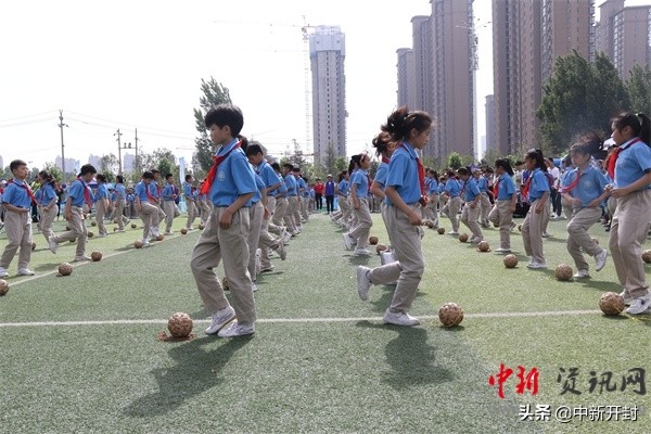 2019年河南省校园足球嘉年华观摩培训活动在二师附小西校区举行