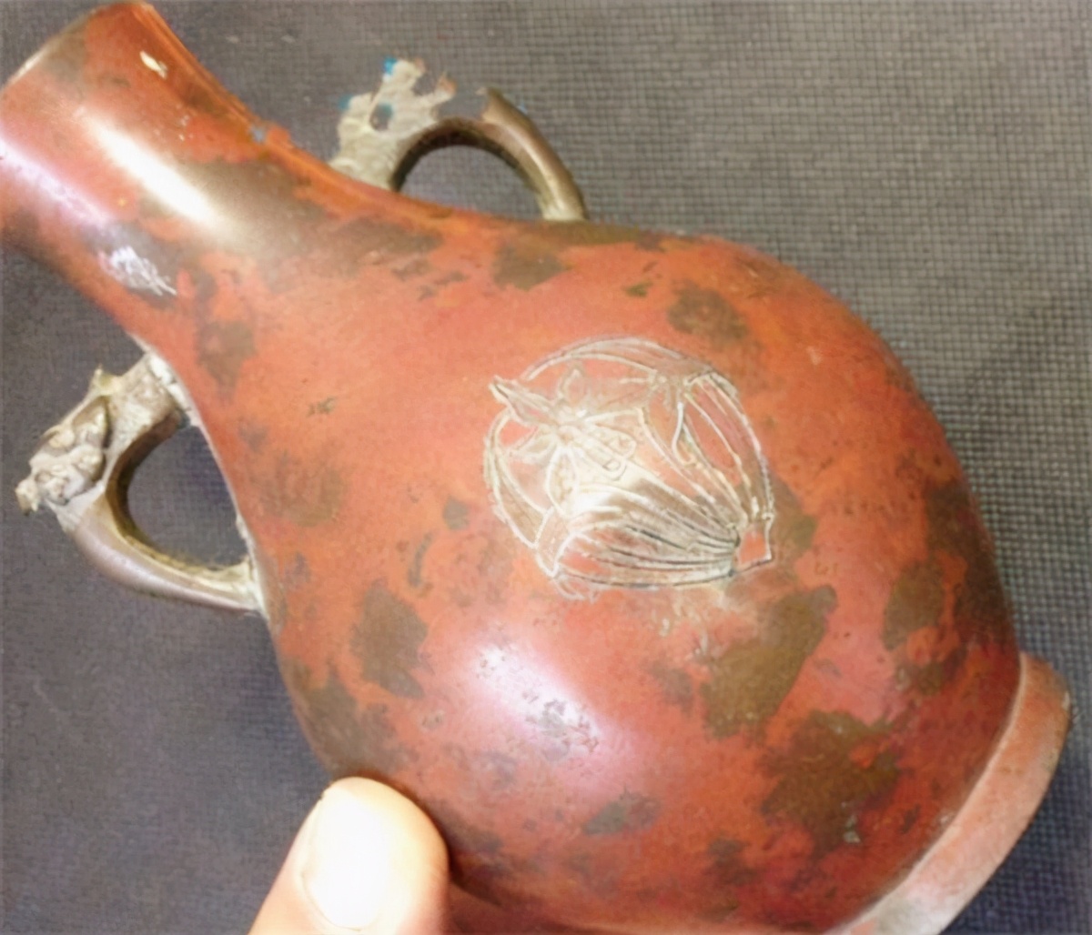 溥仪在故宫发现自己小时候的夜壶,溥仪最后一次回故宫探窗