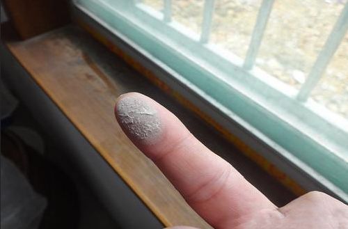 怎么擦地砖干净不落灰粘灰尘,墙面掉灰屋内灰尘太多怎么办