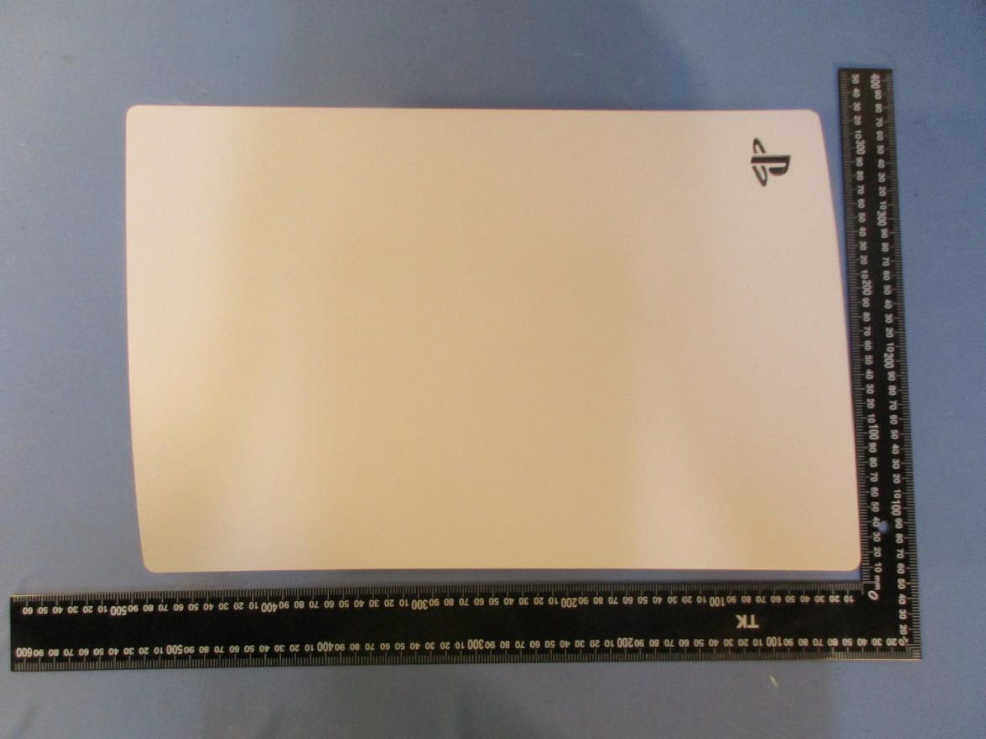 这次还要换电视柜？网友自制御三家主机摆放图，PS5超高超宽