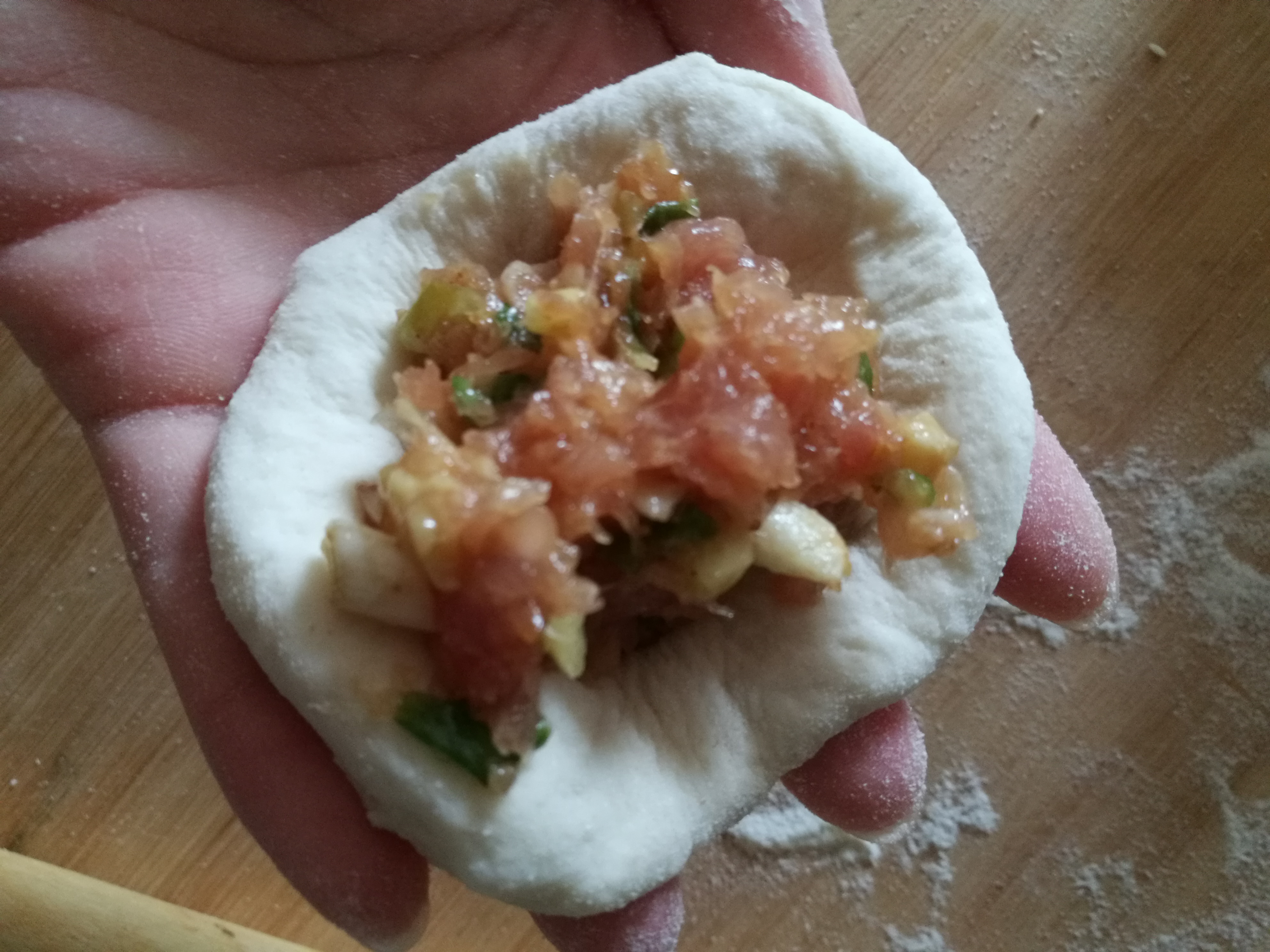 1碗面粉3个鸡蛋自己在家做小面包,1碗面粉一碗水做饼