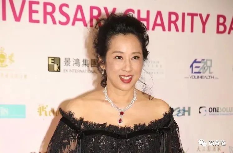 郭晶晶和婆婆朱玲玲罕见同框,香港港姐郭晶晶