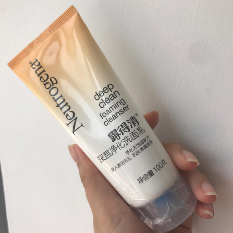 冬季保湿效果比较好的洗面奶,男生去黑头角质收缩毛孔的洗面奶