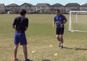 如何加快足球触球频率,足球第一脚触球视频