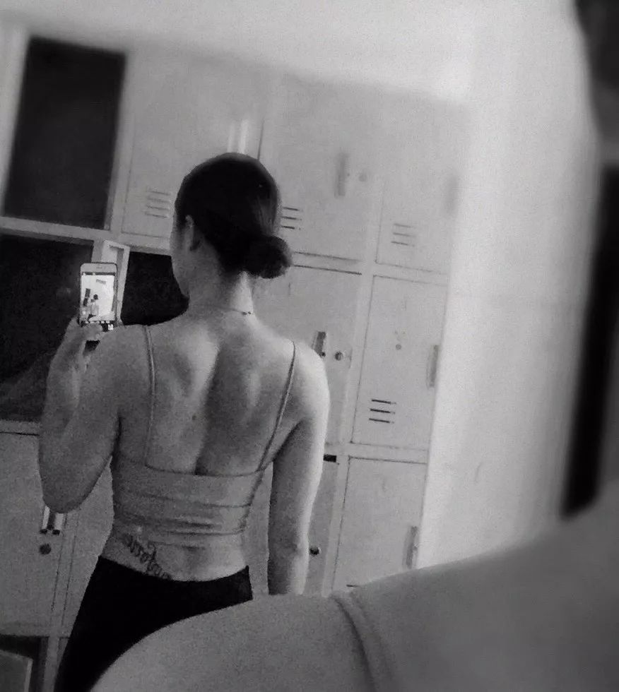 「故事」背影杀，健身让我拥有隐形的翅膀