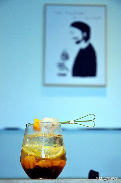 手推咖啡车起家，这家咖啡厅有何秘诀，七年开店遍布鹭岛？