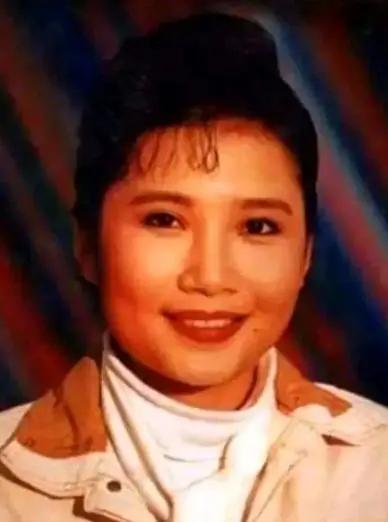 李娜从一代歌后去哪了,李娜看破红尘削发为尼