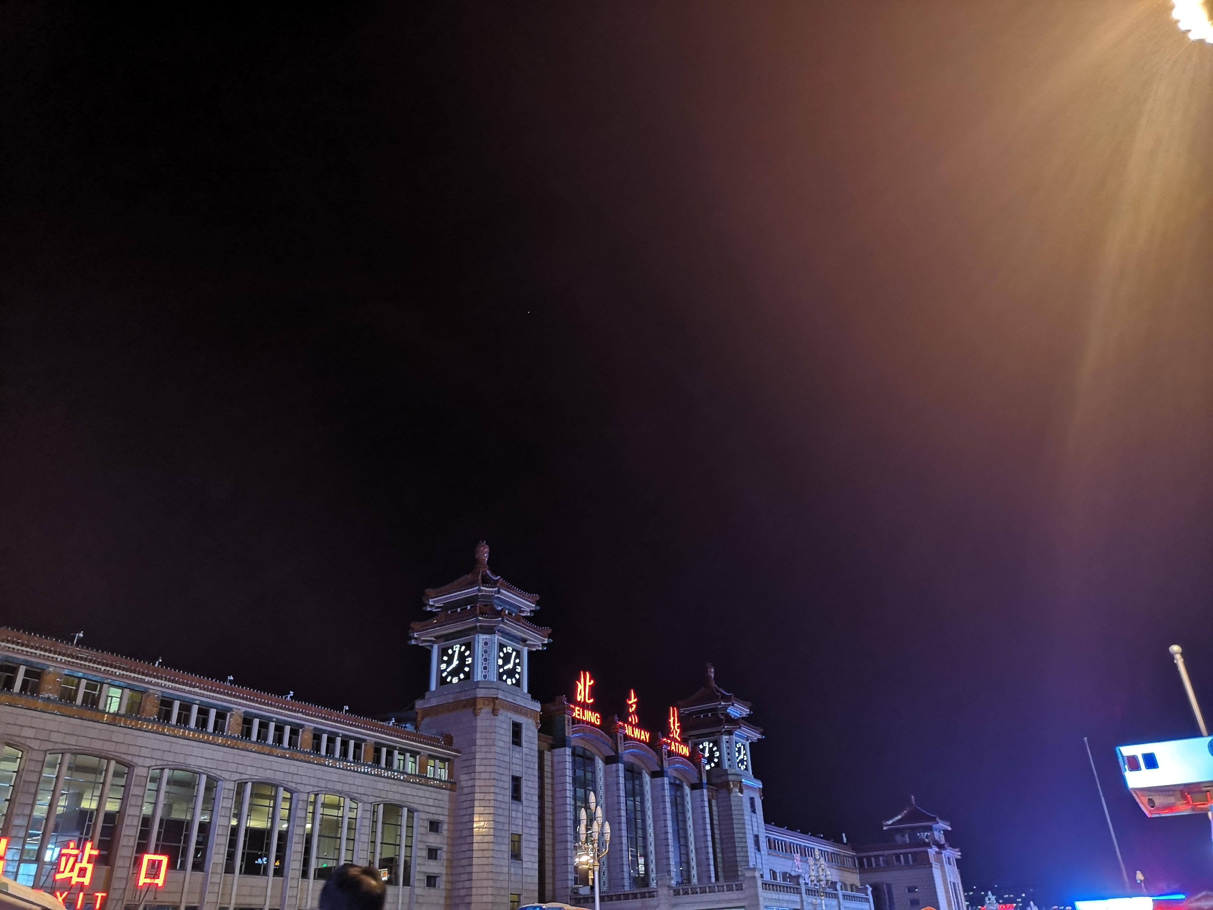 逛颐和园观十七孔桥金光穿洞,离颐和园金光穿洞奇景最近的入口