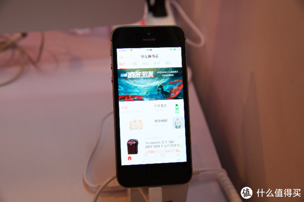 在小红书上攀比，在值得买上精打细算，导购软件上藏着两种中国人