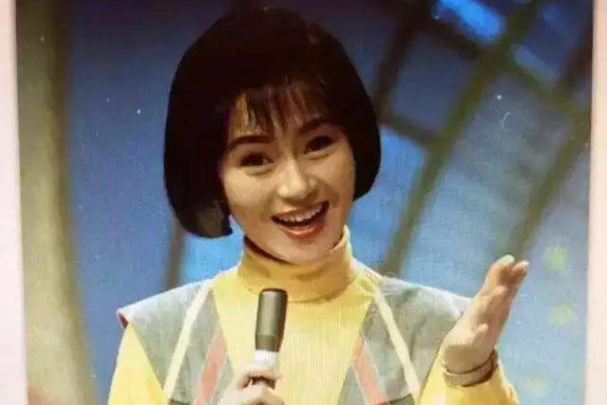 高龄生子、嫁神秘富商、退休成网红，“童年回忆”们变样了吗？