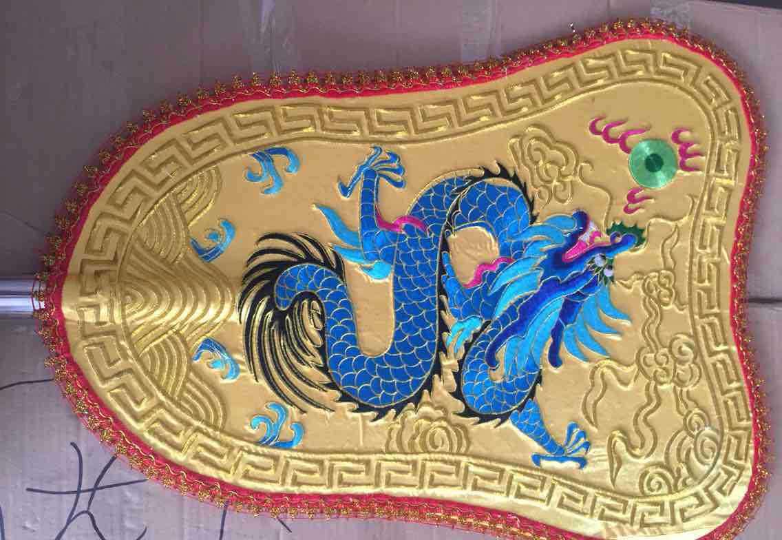 古时皇帝的后面为什么有人拿扇子,古代皇帝后面两位举扇子是何意