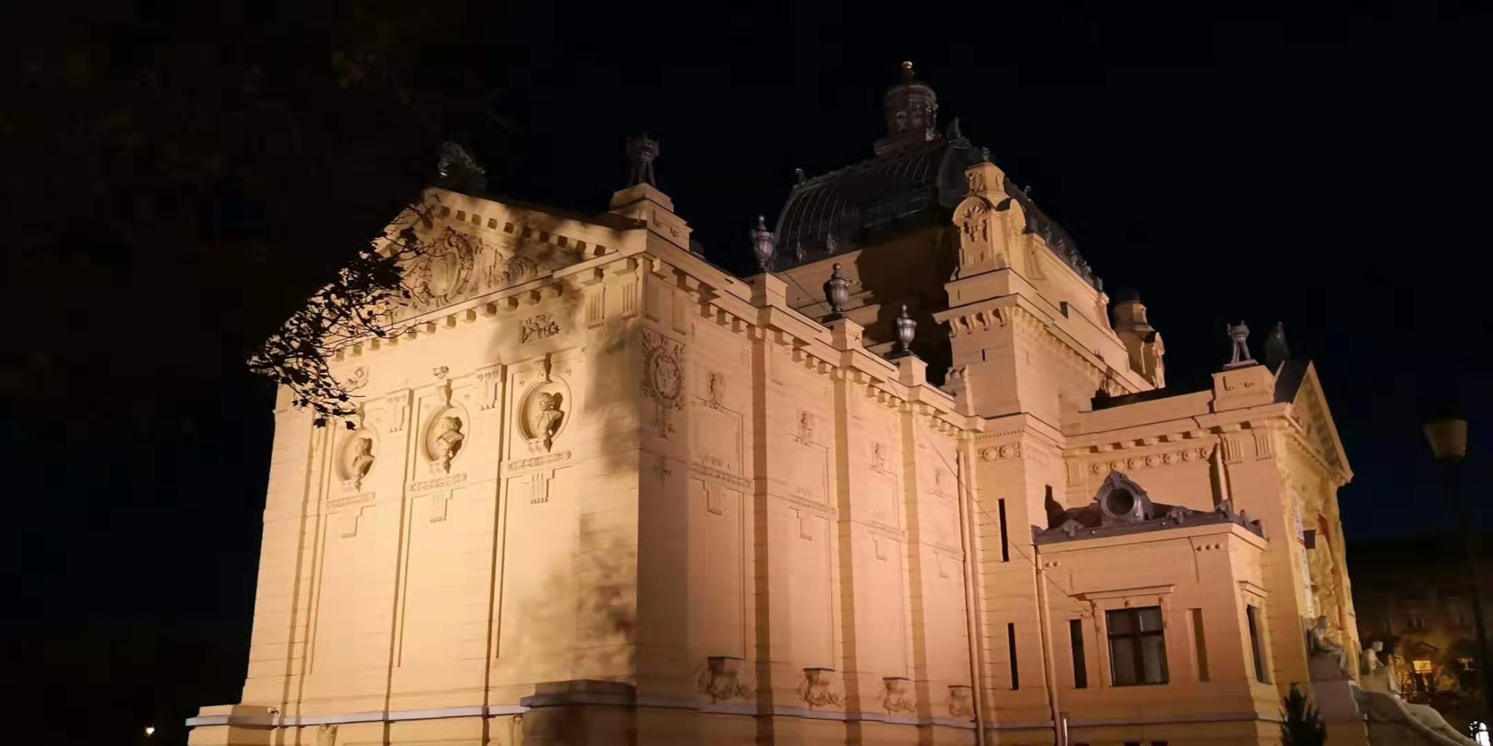 Day58：威尼斯→萨格勒布海一样蓝的有轨电车