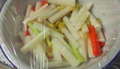 难怪饭店的泡椒萝卜条那么好吃?原来技巧全在这,2分钟就能学会