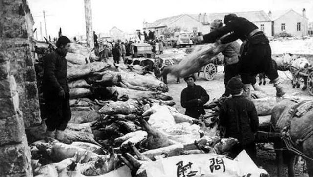 援朝期间黑商贩无孔不入：假药、劣质军鞋、腌菜掺沙子、肉汤罐头